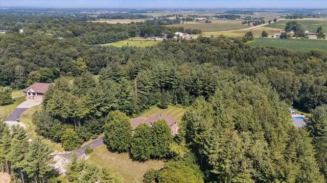 $849,900 | 13506 West Travis Trace Road, Evansville, WI 53536