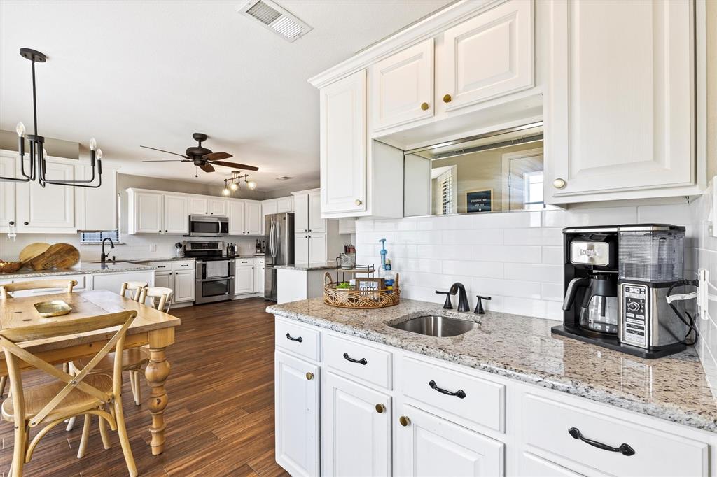 800 Short Line Boulevard Midlothian, TX 76065 - Photo 13 of 39 a kitchen with stainless steel appliances granite countertop a sink a stove and cabinets