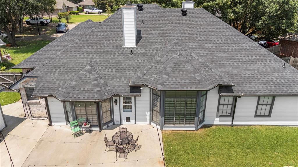 800 Short Line Boulevard Midlothian, TX 76065 - Photo 36 of 39 a front view of a house with garden