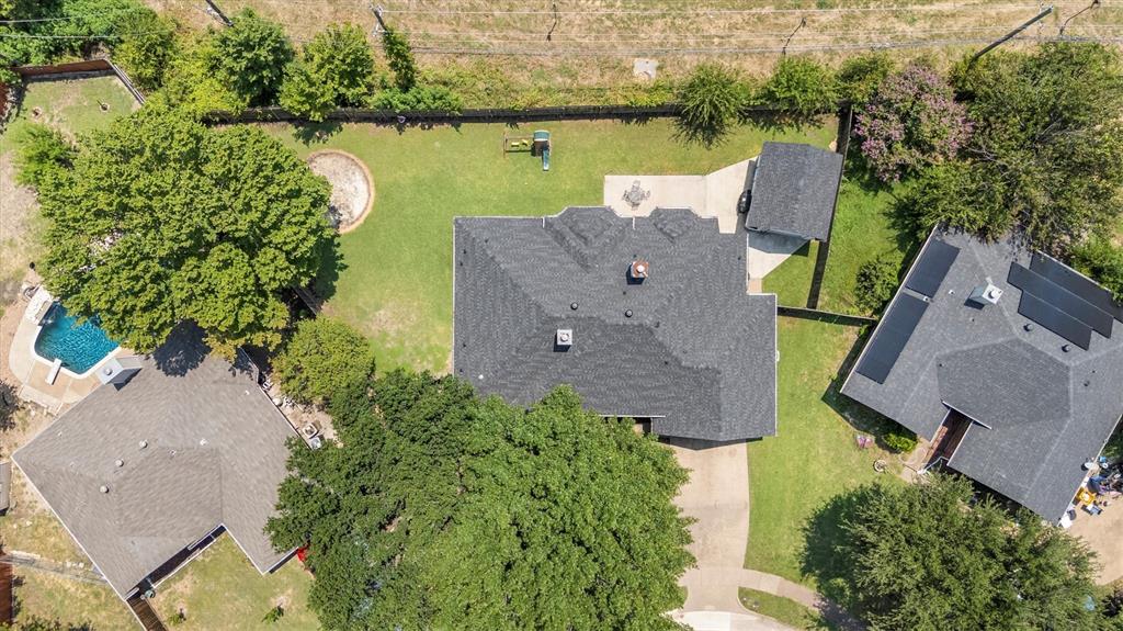 800 Short Line Boulevard Midlothian, TX 76065 - Photo 37 of 39 an aerial view of a house with a garden and a yard
