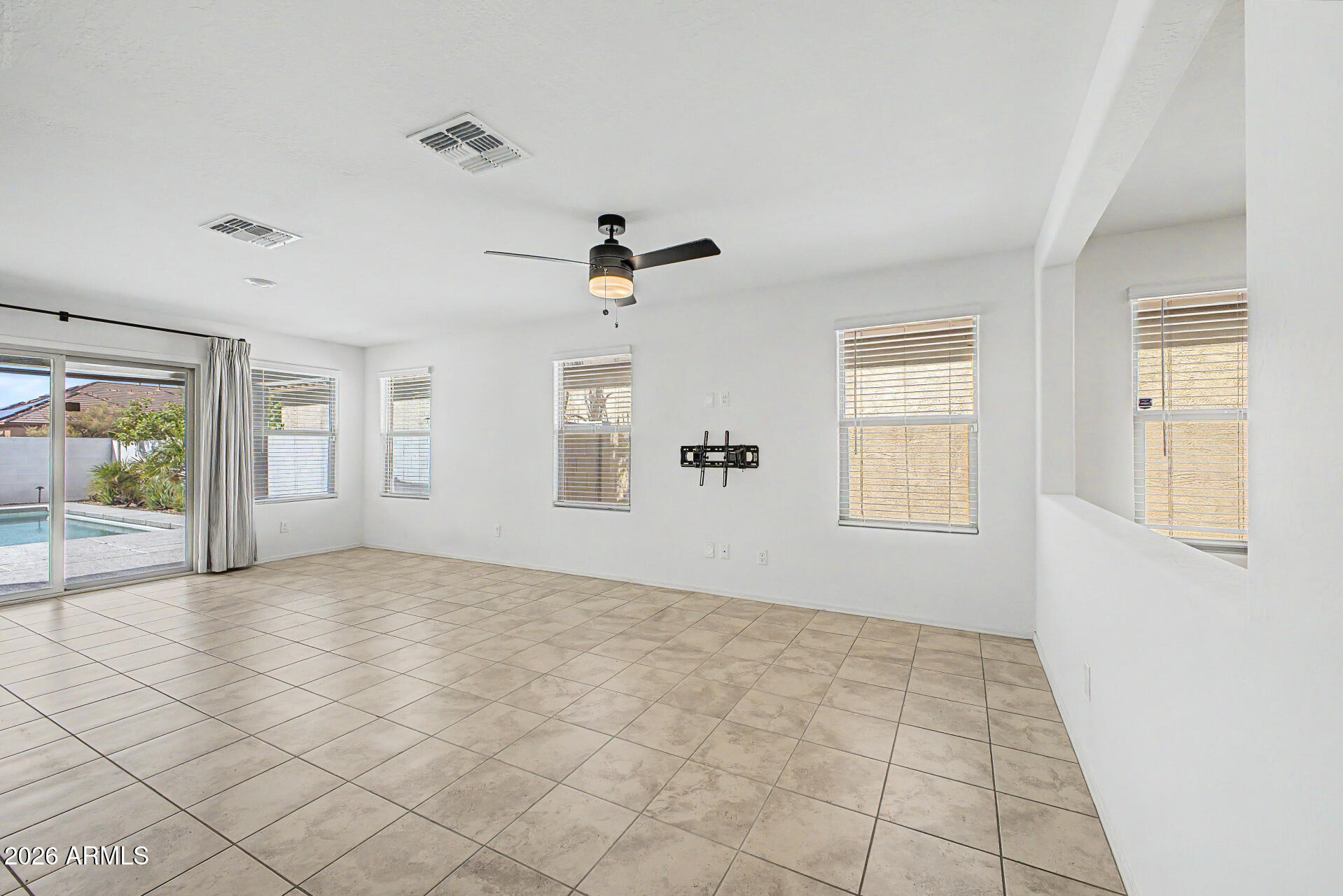 4728 South Riata Street Gilbert, AZ 85297 - Photo 4 of 25 09-Riata
