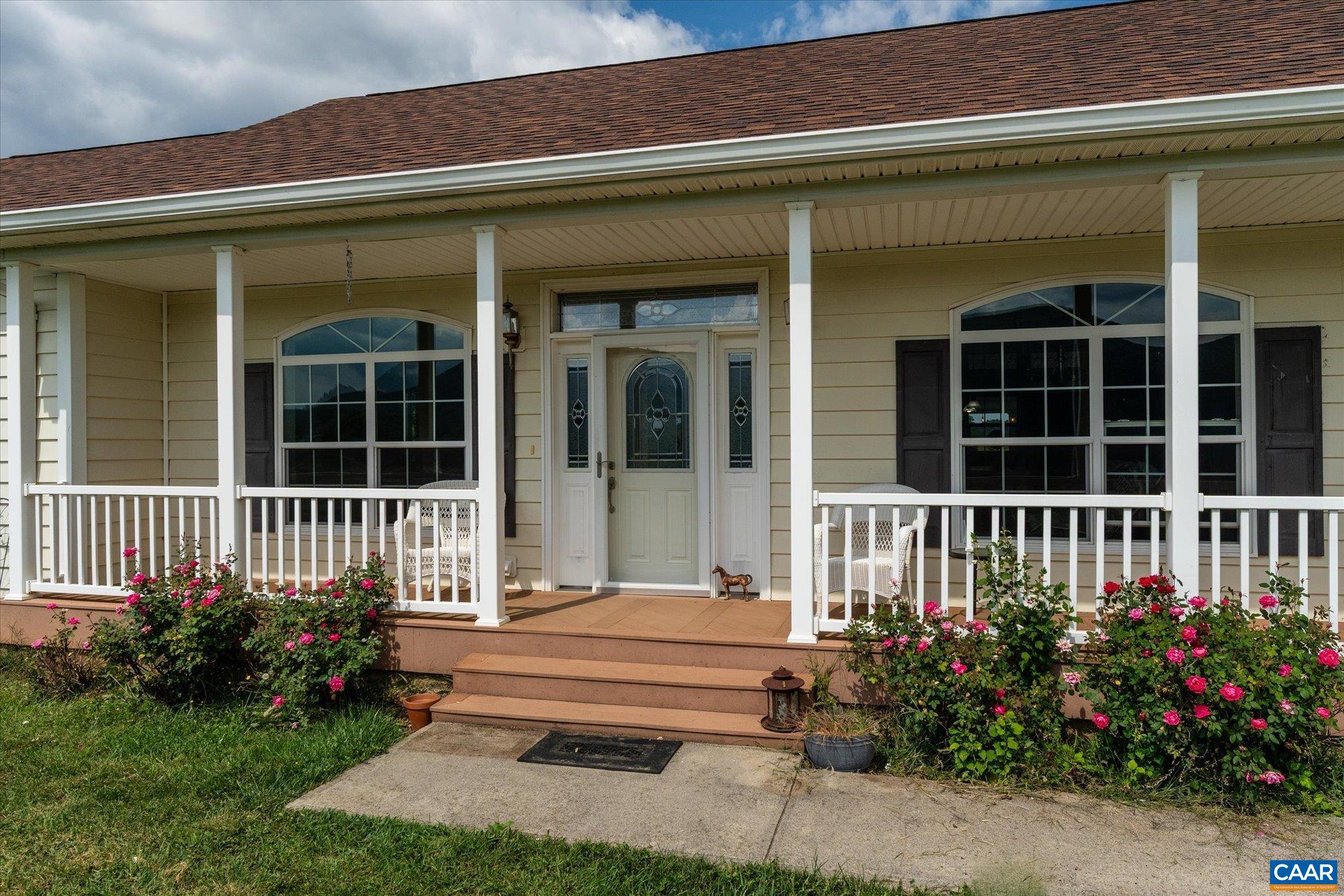 3225 Lynn Hollow Road North Tazewell, VA 24630 - Photo 25 of 62 a front view of a house with a garden