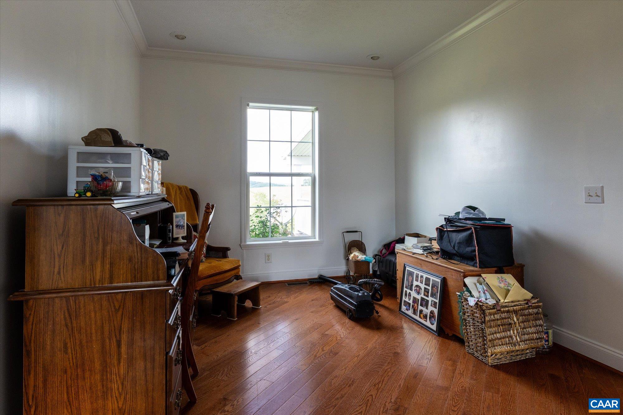 3225 Lynn Hollow Road North Tazewell, VA 24630 - Photo 45 of 62 a room with furniture and a window