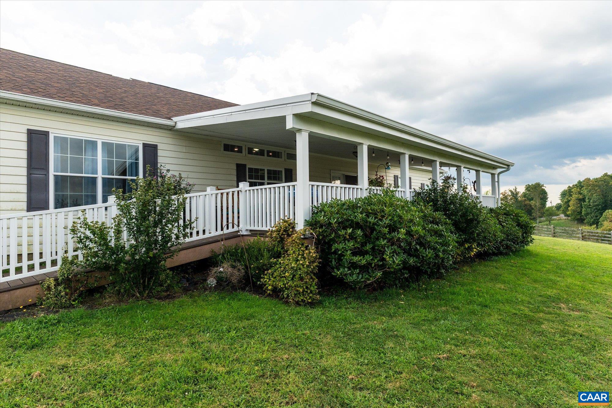 3225 Lynn Hollow Road North Tazewell, VA 24630 - Photo 47 of 62 a front view of a house with garden