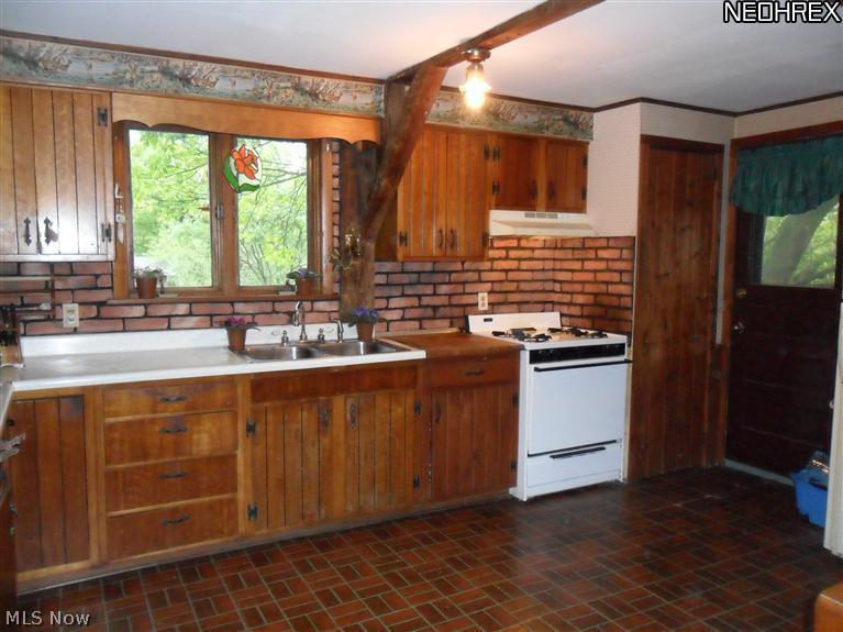 6895 Barrett Road Geneva, OH 44041 - Photo 9 of 21