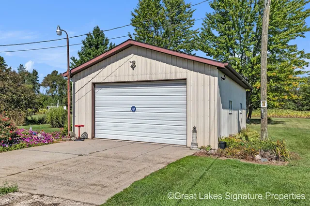 $250,000 | 16856 West Stanton Road, Trufant, MI 49347