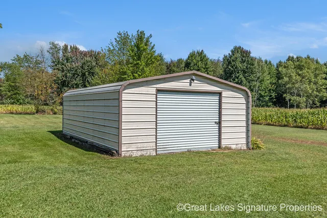 $250,000 | 16856 West Stanton Road, Trufant, MI 49347