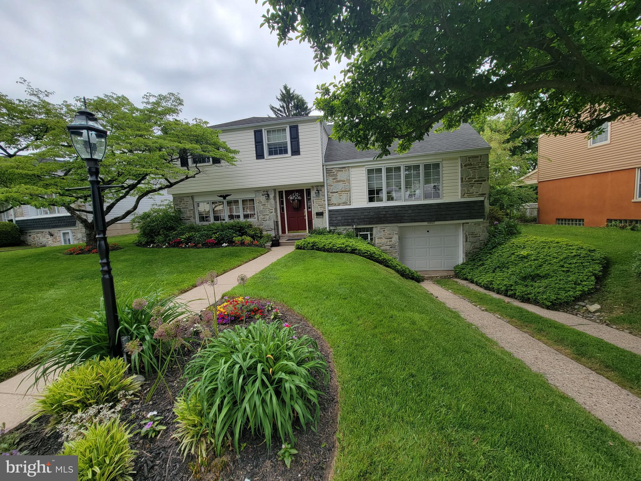 11607 Proctor Road Philadelphia, PA 19116 - Photo 2 of 25 Gallery Image 2
