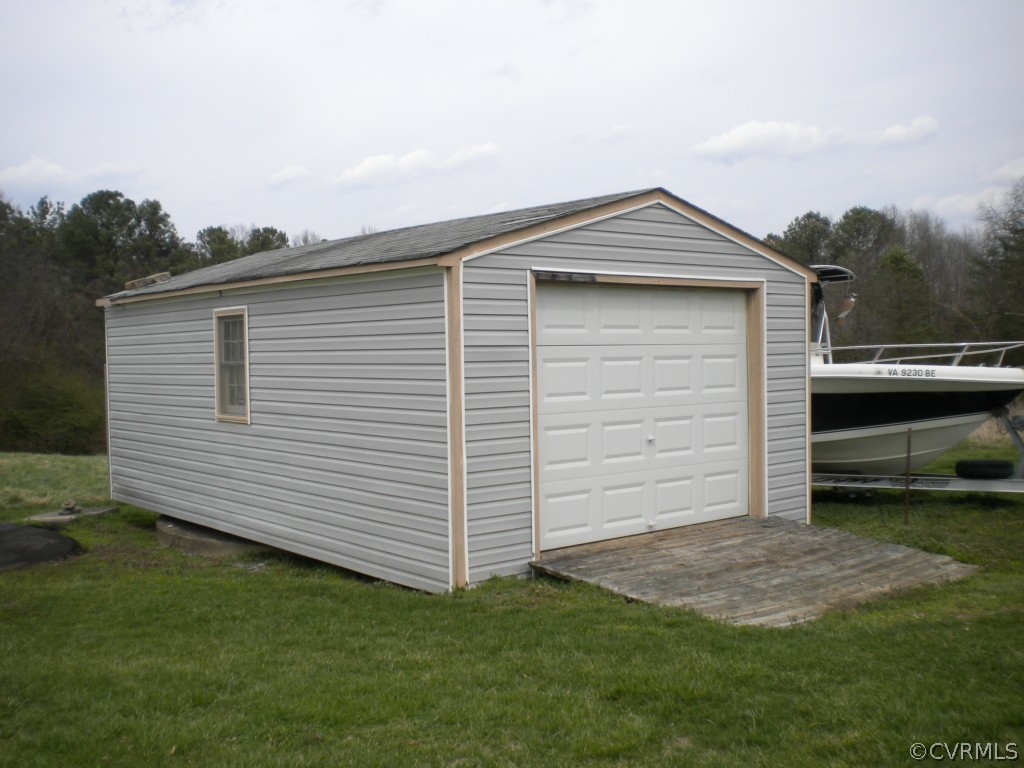 14314 Blunts Bridge Road Ashland, VA 23005 - Photo 6 of 16 Garage with roll back door with room for a car, tr