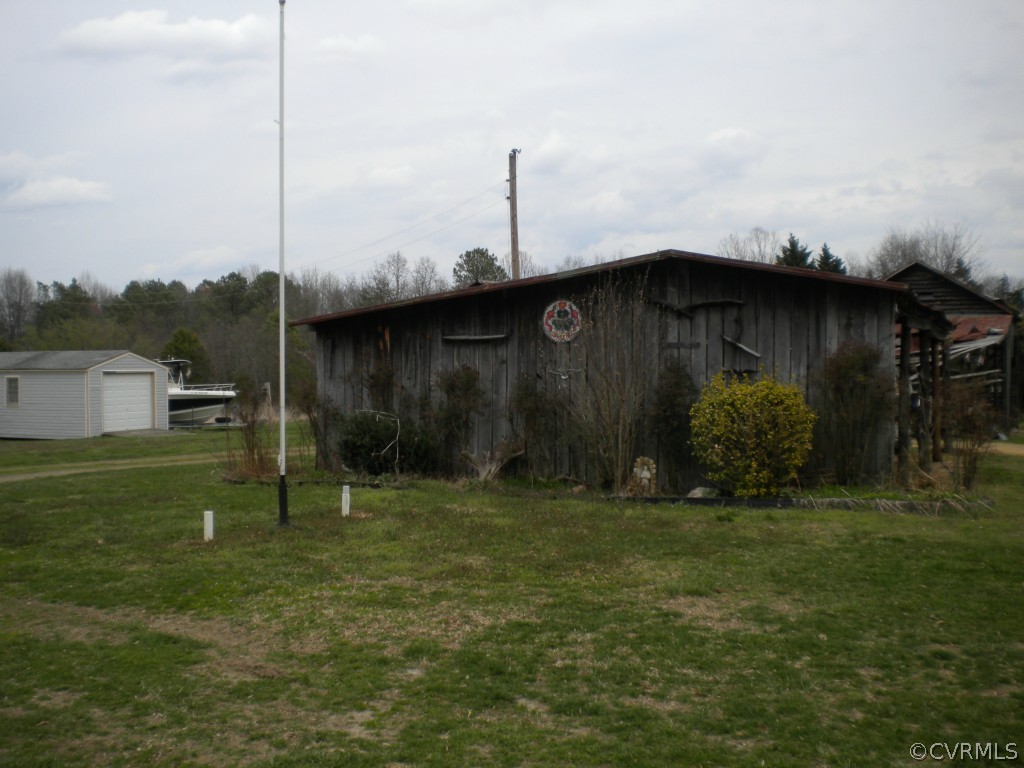 14314 Blunts Bridge Road Ashland, VA 23005 - Photo 7 of 16 Outbuilding once used as and still ideal for a hor