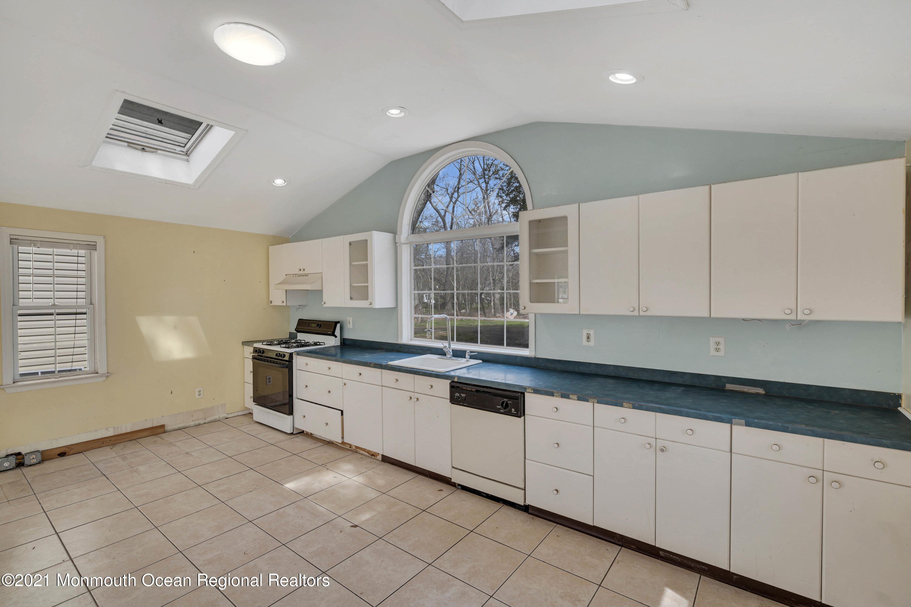 15 North Boston Road Jackson, NJ 08527 - Photo 20 of 49 a large white kitchen with granite countertop a stove a sink a window and dining table