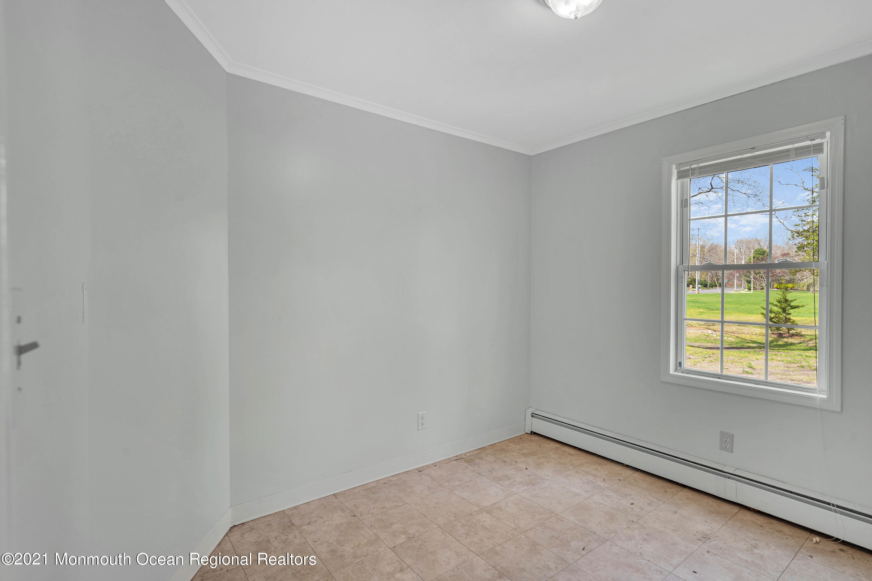 15 North Boston Road Jackson, NJ 08527 - Photo 26 of 49 an empty room with windows