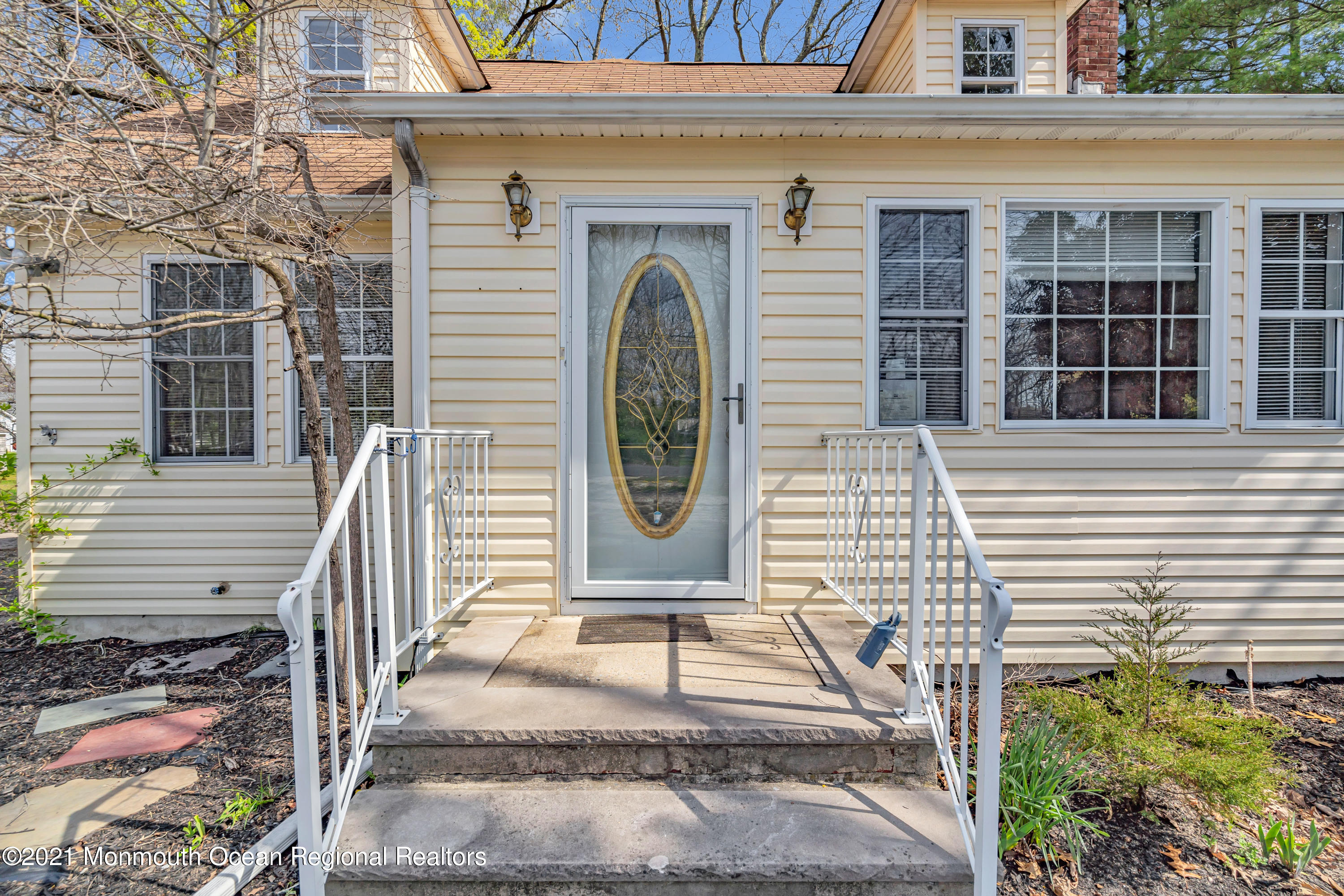 15 North Boston Road Jackson, NJ 08527 - Photo 4 of 49 a front view of a house