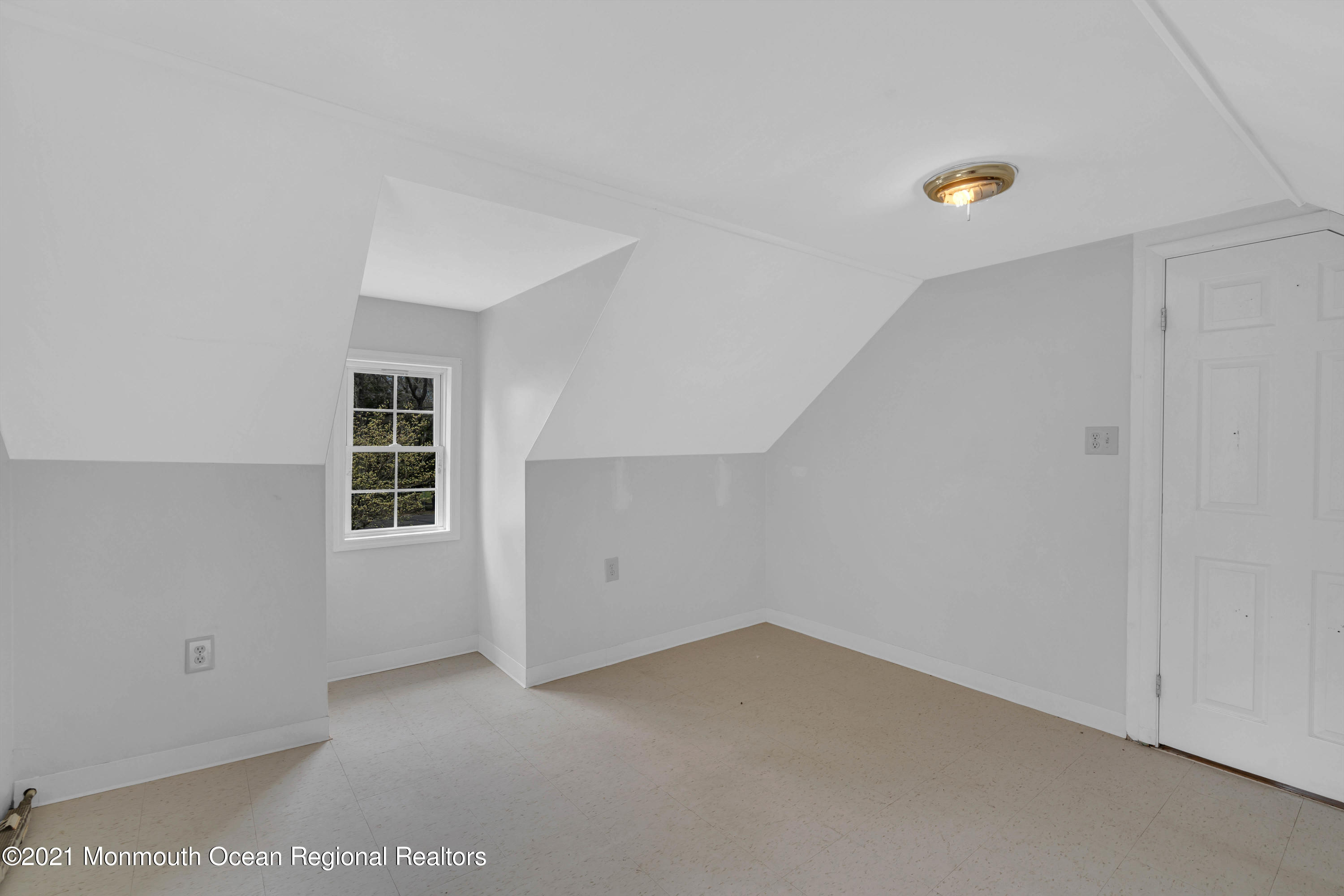 15 North Boston Road Jackson, NJ 08527 - Photo 35 of 49 an empty room with windows