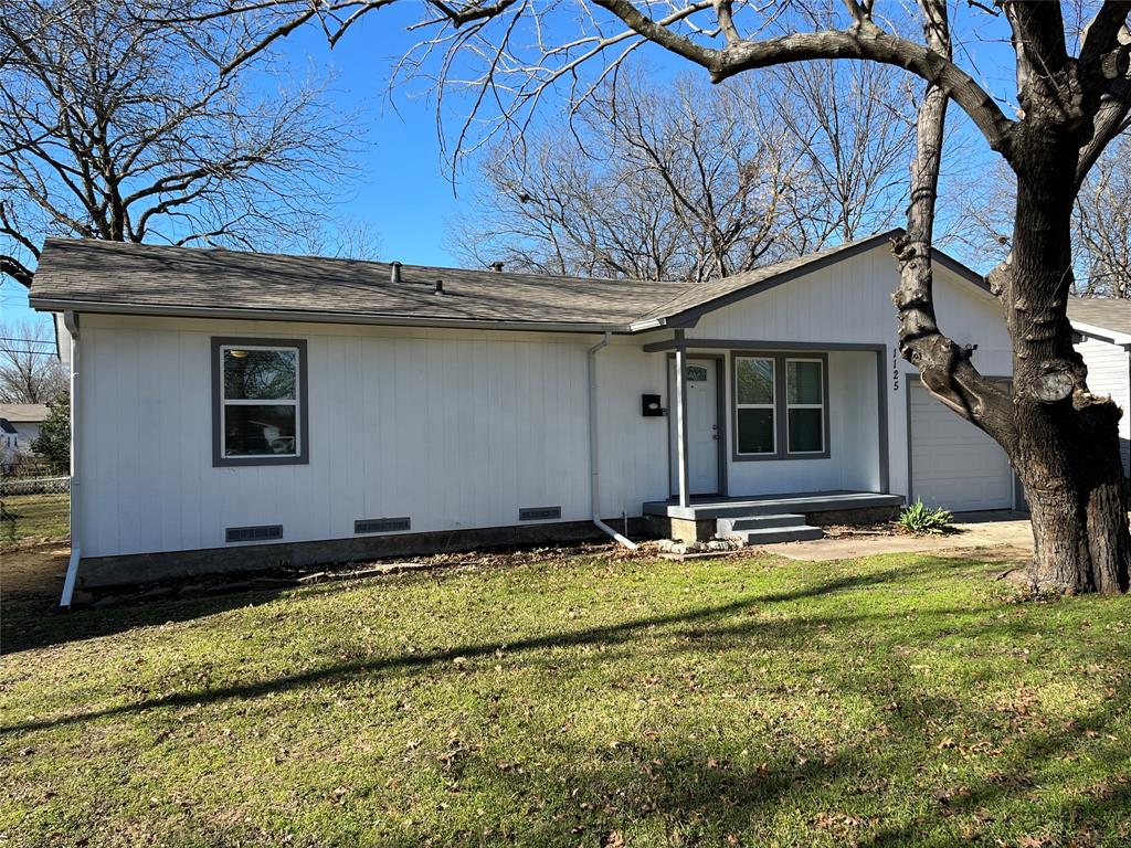 1125 Rancho Drive Mesquite, TX 75149 - Photo 2 of 23 Ranch-style home with crawl space, a front yard, an attached garage, and covered porch