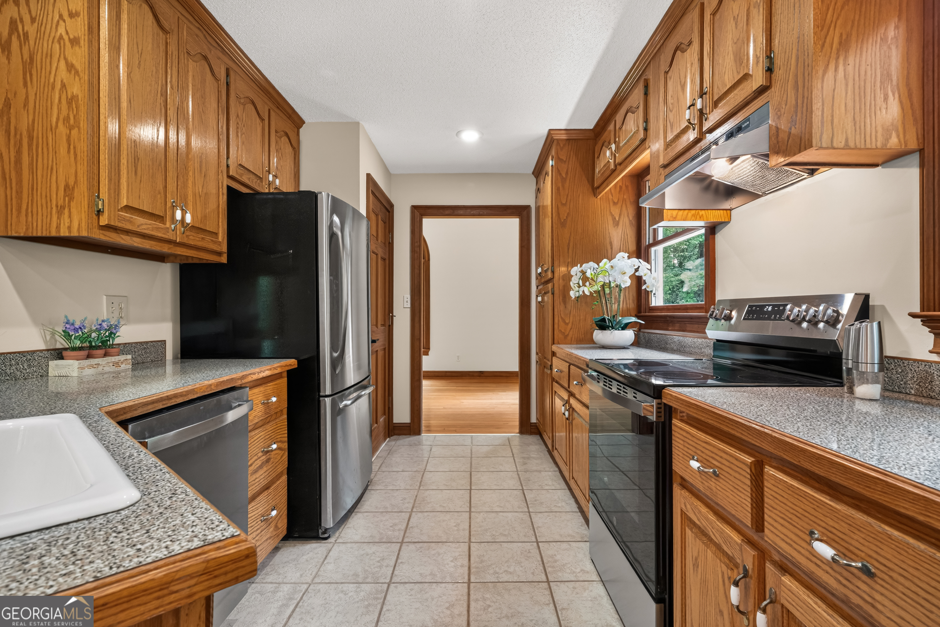 1933 Highway 101 Dallas, GA 30157 - Photo 8 of 40 Plenty of cabinets and countertops in this great kitchen. Stainless appliances