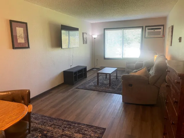 $1,500 | 812 Hills Avenue, Unit N209, Jackson, MN 56143
