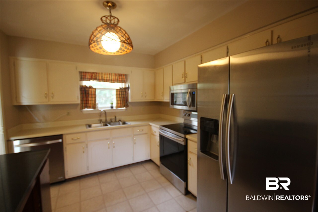 21895 4th Street Silverhill, AL 36576 - Photo 7 of 25