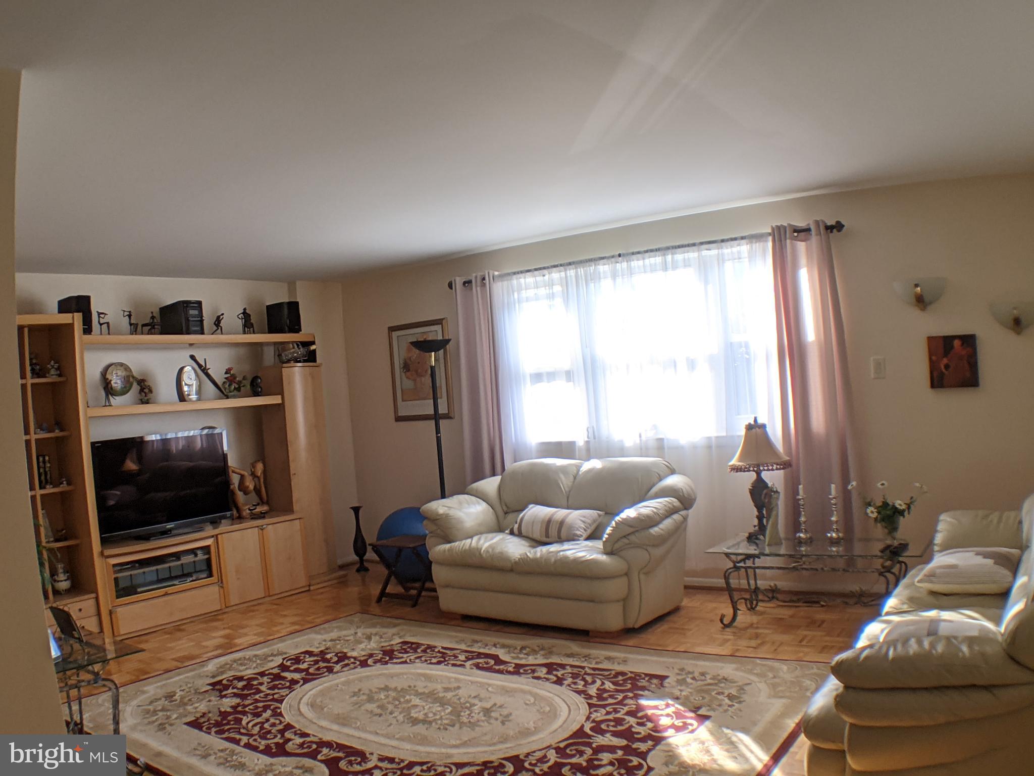 11815 Lockart Road Philadelphia, PA 19116 - Photo 3 of 25 Long View of Family Room