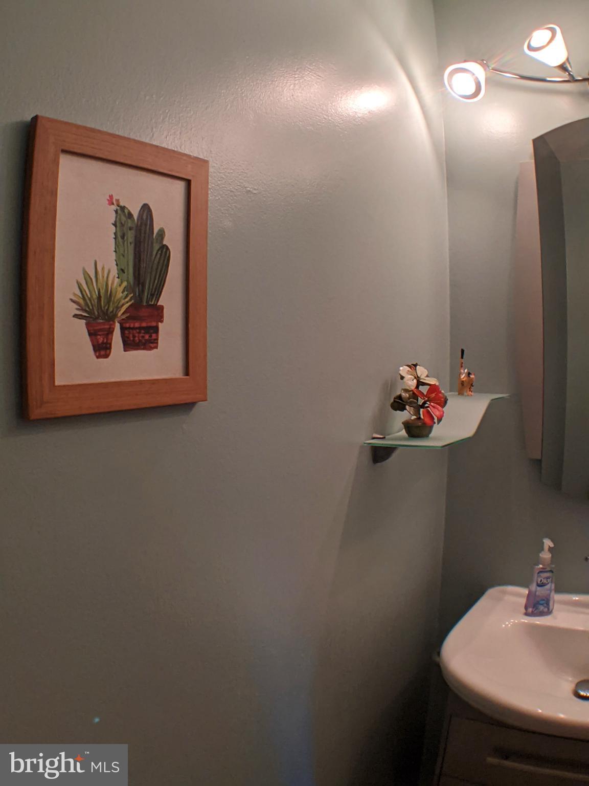 11815 Lockart Road Philadelphia, PA 19116 - Photo 10 of 25 1/2 Bath (out of 2.5 baths)