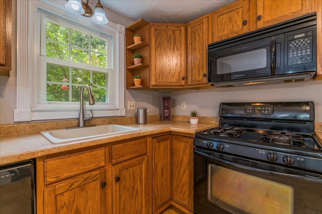 93 Old Farm Road, Unit 93 Mansfield, MA 02048 - Photo 12 of 35 Gallery Image 12