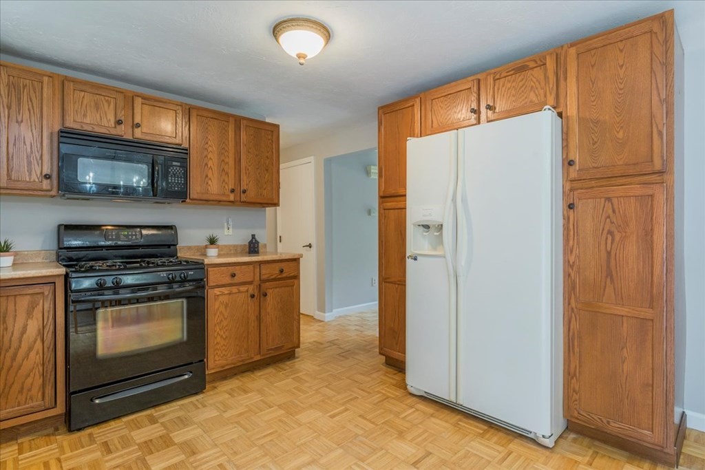 93 Old Farm Road, Unit 93 Mansfield, MA 02048 - Photo 14 of 35 Gallery Image 14