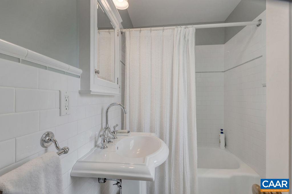 1500 Rugby Avenue Charlottesville, VA 22903 - Photo 28 of 50 a bathroom with a sink and a bathtub