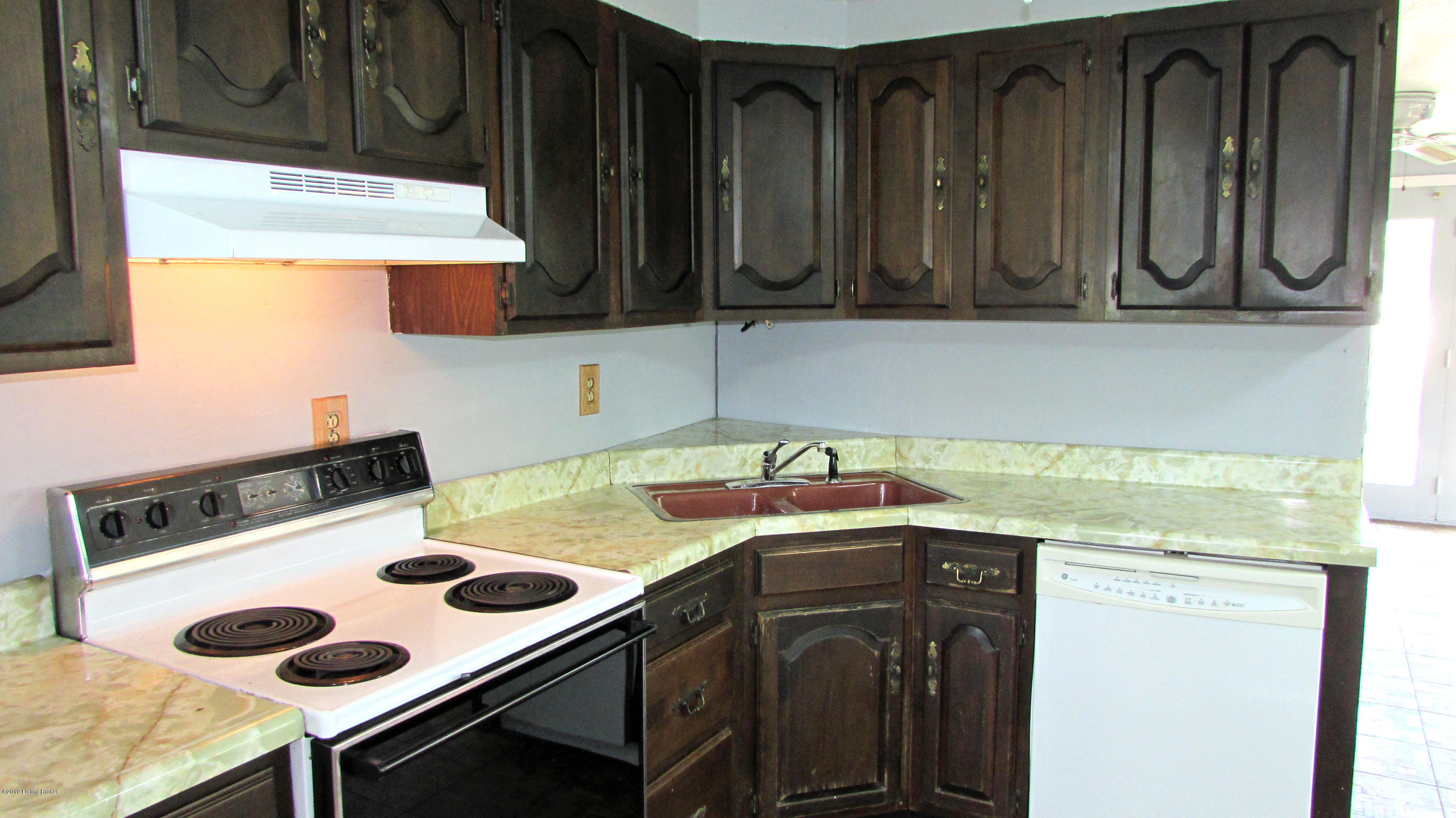 4927 Raven Road Louisville, KY 40213 - Photo 27 of 30 IMG_1191