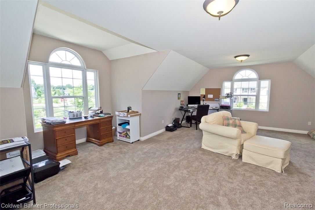1098 Riverside Street Milford, MI 48381 - Photo 18 of 35 IMG_4586.jpg