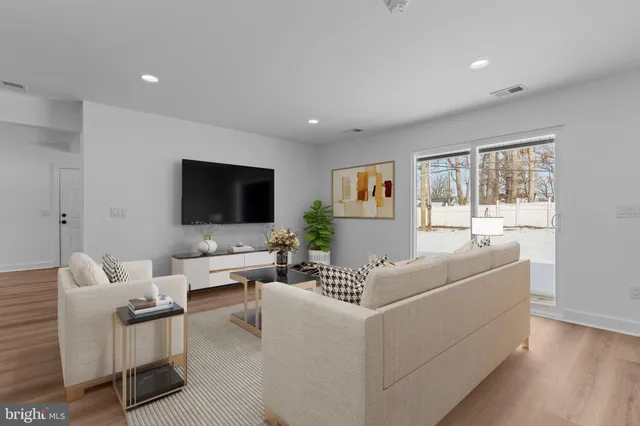 $3,250 | 139 Ivy Hill Road, Levittown, PA 19057