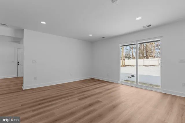 $3,250 | 139 Ivy Hill Road, Levittown, PA 19057