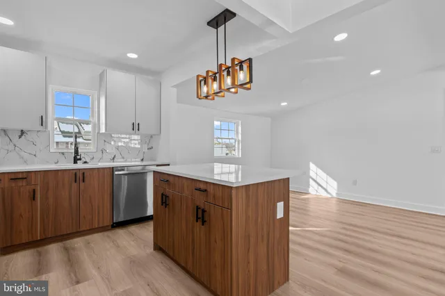 $3,250 | 139 Ivy Hill Road, Levittown, PA 19057