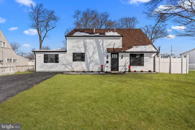 $3,250 | 139 Ivy Hill Road, Levittown, PA 19057