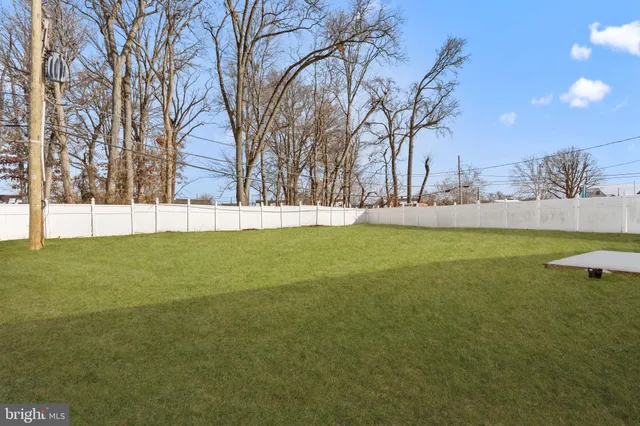 $3,250 | 139 Ivy Hill Road, Levittown, PA 19057