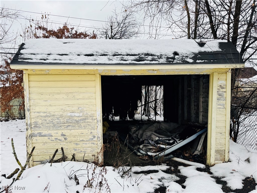 3911 East 189th Street Cleveland, OH 44122 - Photo 15 of 16 Garage.