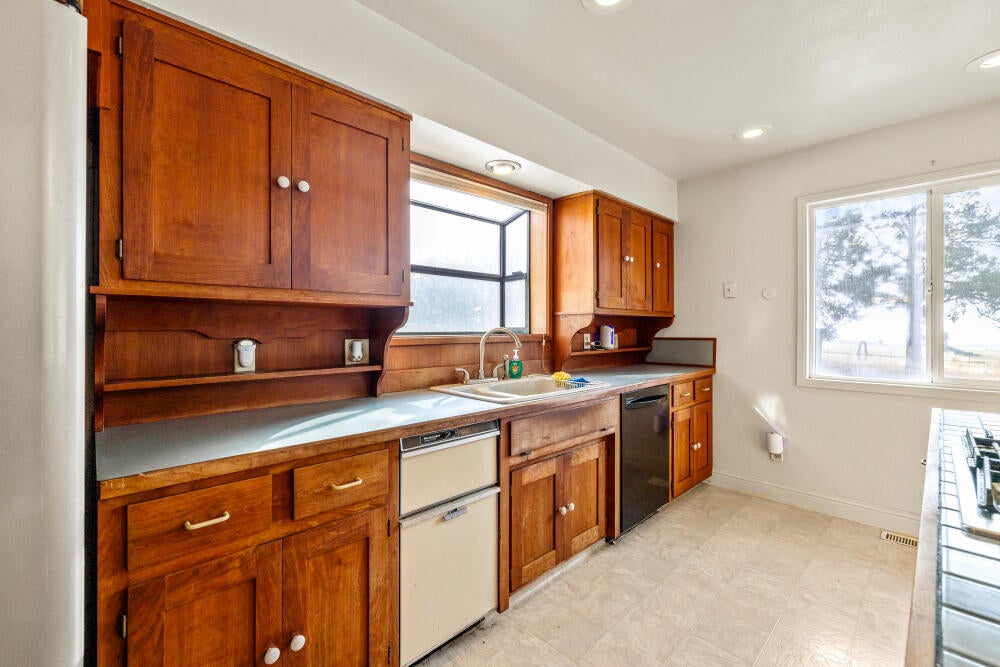 23131 North Poe Valley Road Klamath Falls, OR 97603 - Photo 18 of 45 23131NPoeValleyRd-34