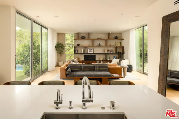 $4,995,000 | 2102 Pier Avenue, Santa Monica, CA 90405