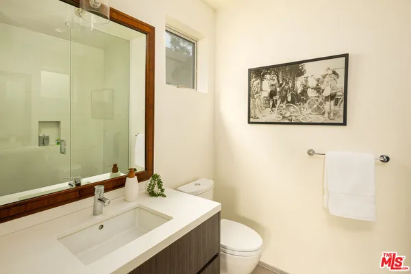 $4,995,000 | 2102 Pier Avenue, Santa Monica, CA 90405