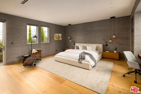 $4,995,000 | 2102 Pier Avenue, Santa Monica, CA 90405
