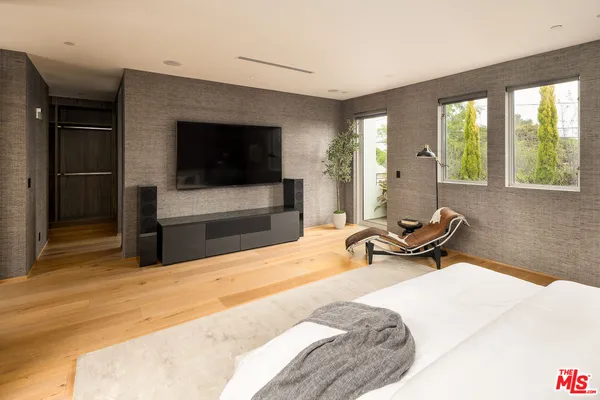 $4,995,000 | 2102 Pier Avenue, Santa Monica, CA 90405