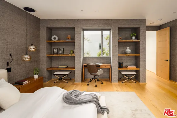$4,995,000 | 2102 Pier Avenue, Santa Monica, CA 90405