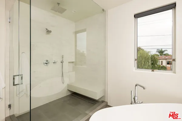 $4,995,000 | 2102 Pier Avenue, Santa Monica, CA 90405