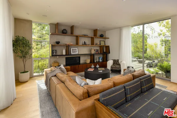 $4,995,000 | 2102 Pier Avenue, Santa Monica, CA 90405