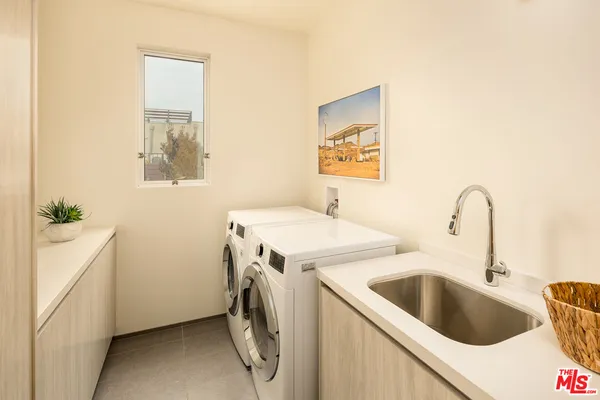 $4,995,000 | 2102 Pier Avenue, Santa Monica, CA 90405