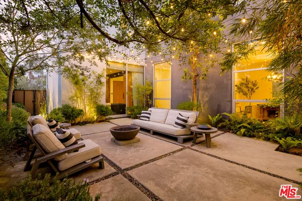 $4,995,000 | 2102 Pier Avenue, Santa Monica, CA 90405