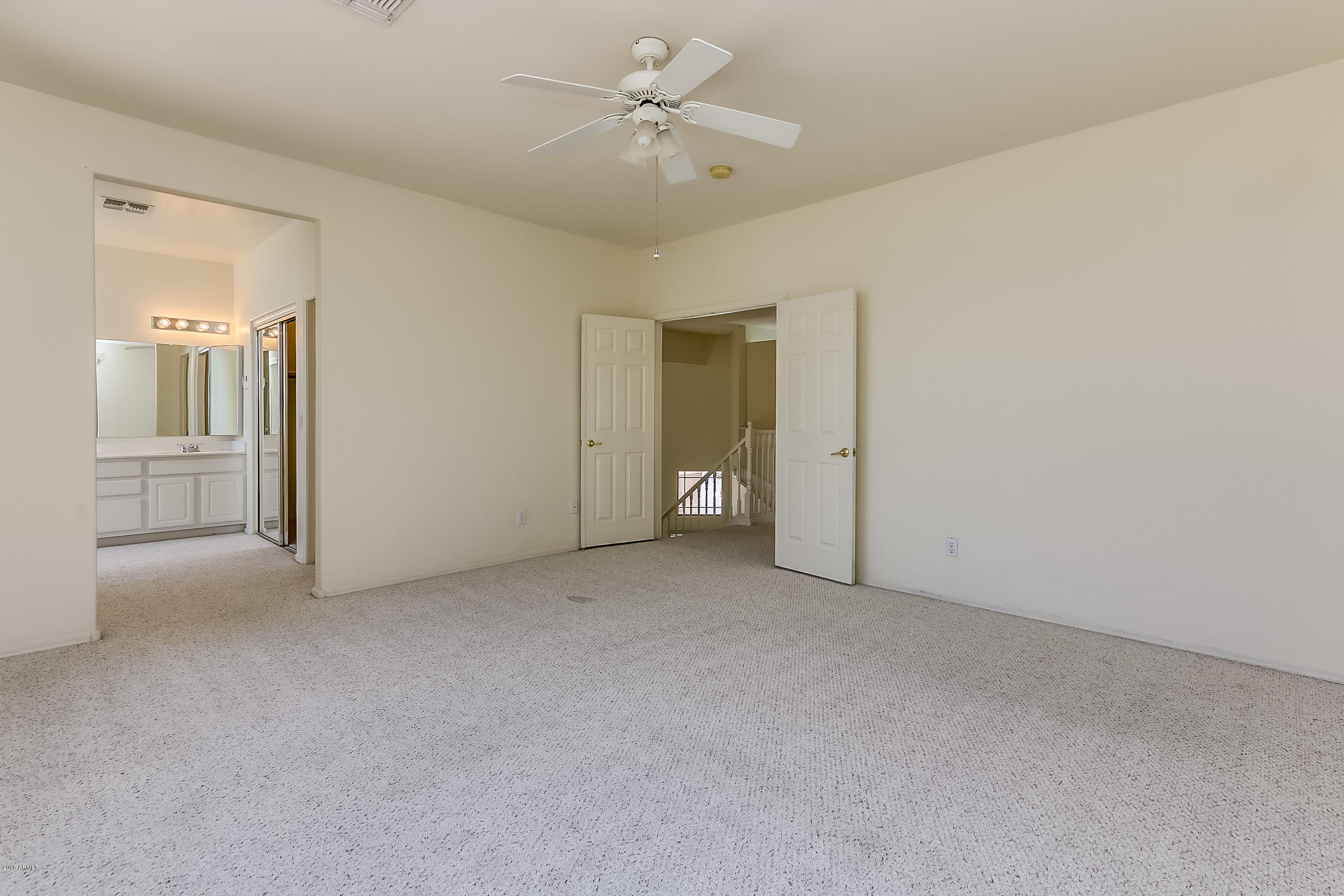 2807 West Lamar Road Phoenix, AZ 85017 - Photo 20 of 31 Large master suite