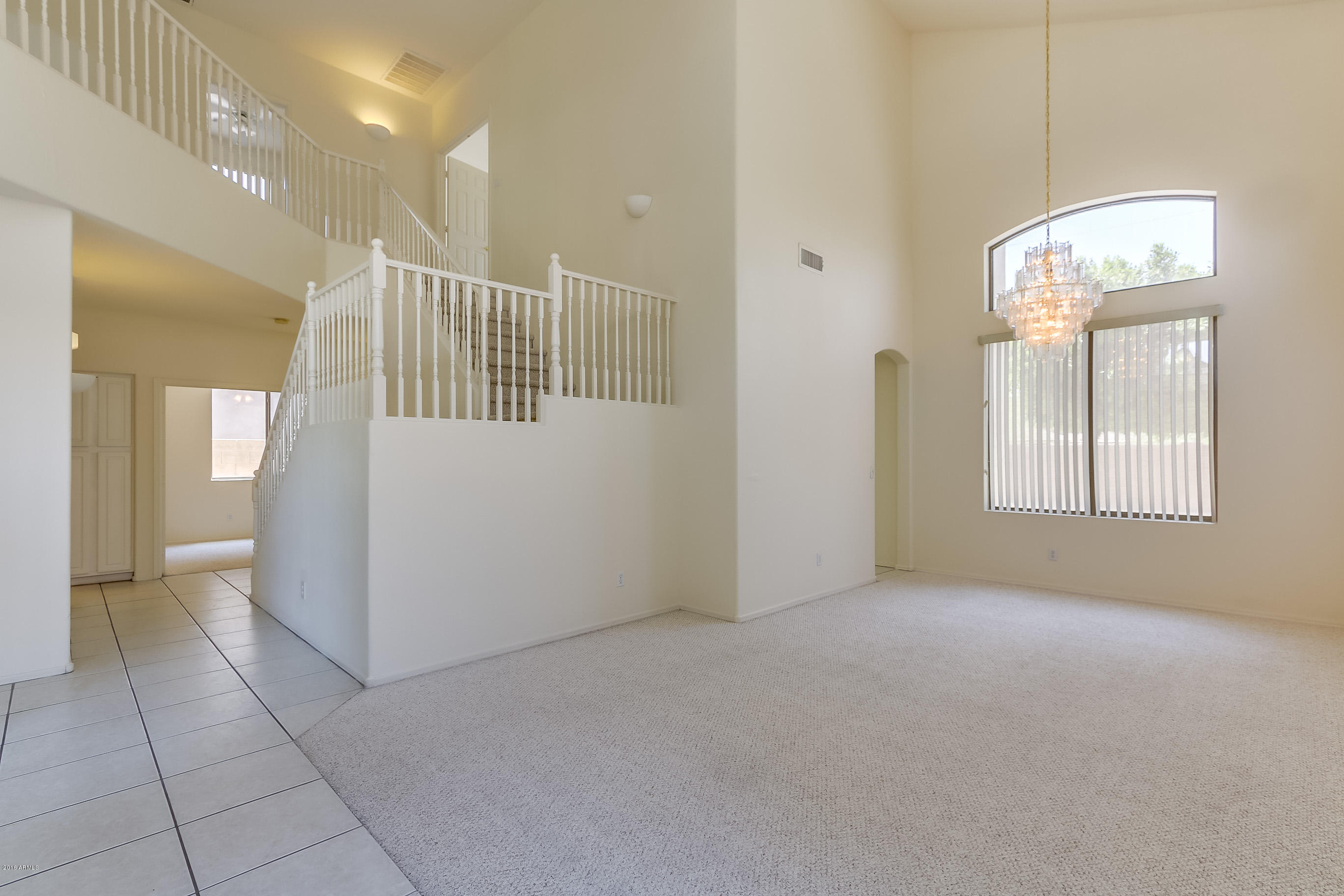 2807 West Lamar Road Phoenix, AZ 85017 - Photo 3 of 31 Beautiful grand entrance