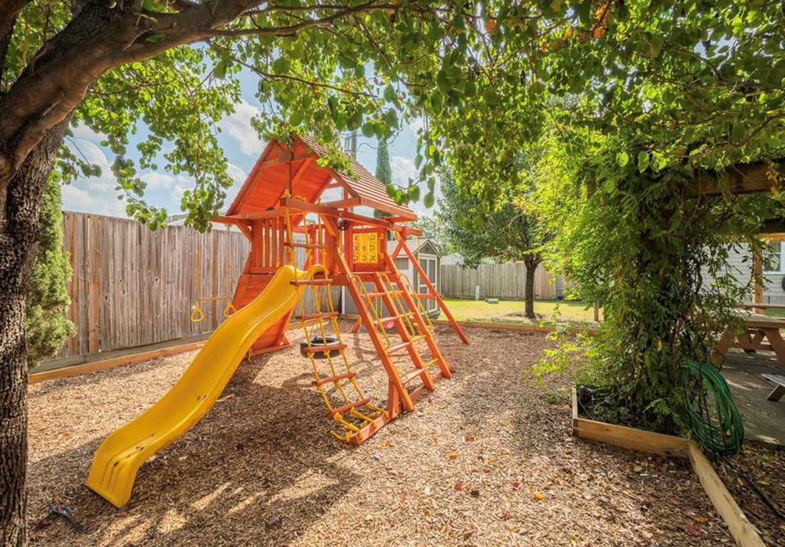 3322 Garden Crest Lane Houston, TX 77018 - Photo 30 of 31 The kids will love this!