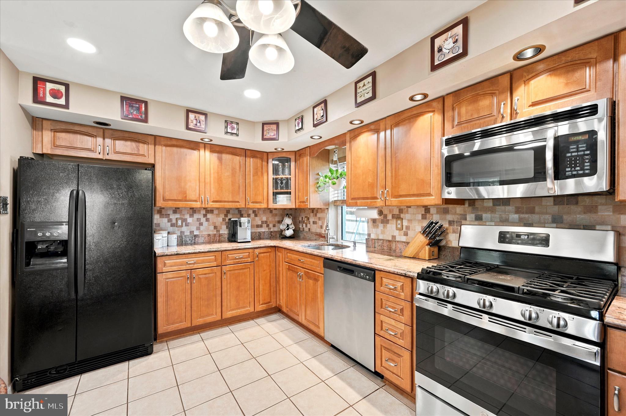 747 Surrey Road Aldan, PA 19018 - Photo 9 of 25 Kitchen