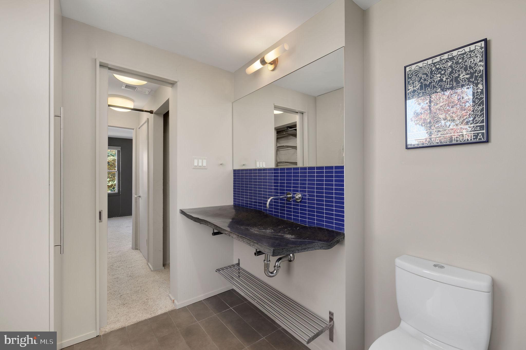 721 D Street Northeast Washington, DC 20002 - Photo 20 of 35 a view of hallway with bathroom